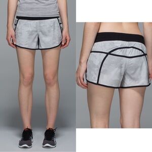 Lululemon Tracker Short III‎ *4-way Stretch Diamond Camo Silver Spoon Greyt SZ 4